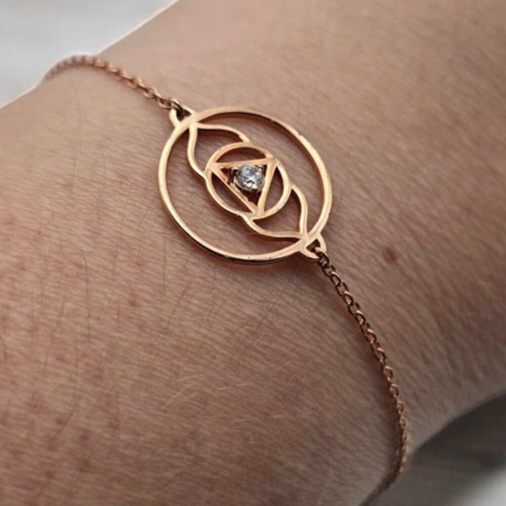 Delicate Gold Geometric Circle Crystal Accent Bracelet Minimal Minimalist Style